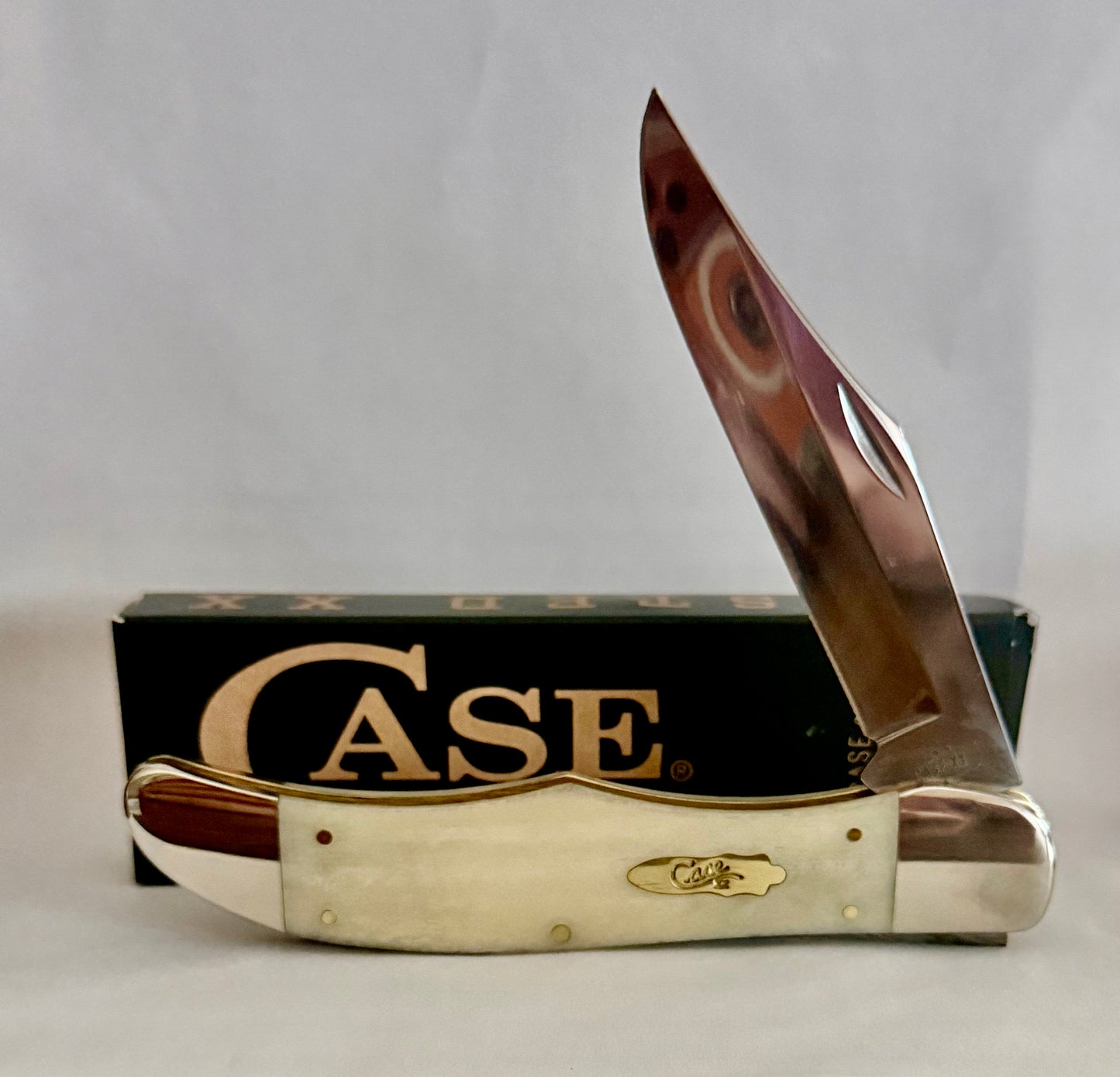 Natural Bone Smooth Folding Hunter (6165 SS)